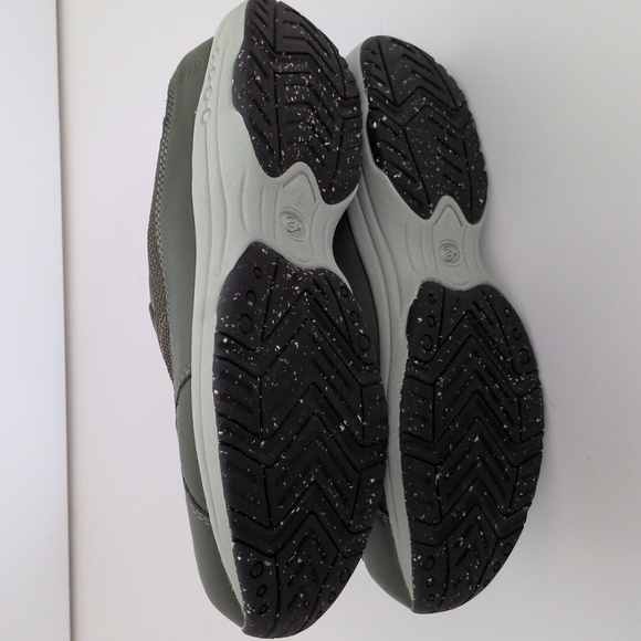 Easy Spirit Green Traveltime Clogs - 8M - Picture 6 of 7